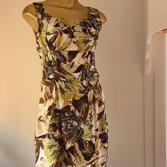 Fabulous Flattering  Sleeveless Bodycon Mini Dress size 6 - Picture 2 of 9
